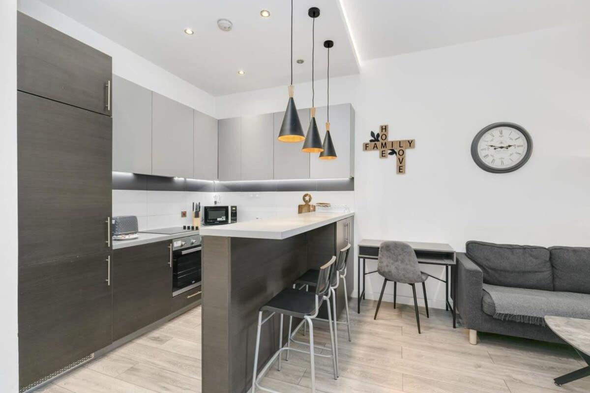Modern 1 Bedroom Apartment In Central Woking Exterior foto